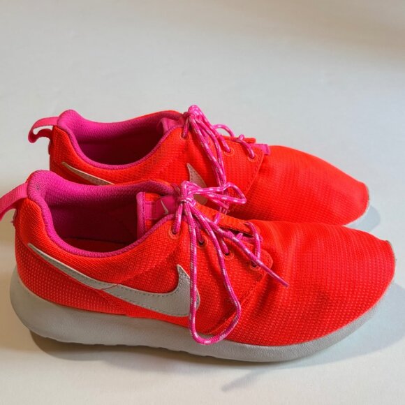 Nike Roshe One Lava Glow Sneakers Women 7.5 Youth 6Y Pink Orange - Picture 7 of 8